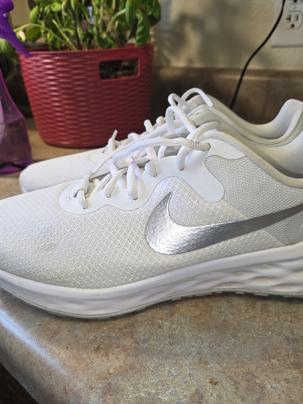 Nike Women’s White Running Shoes with Silver Swoosh Size 10